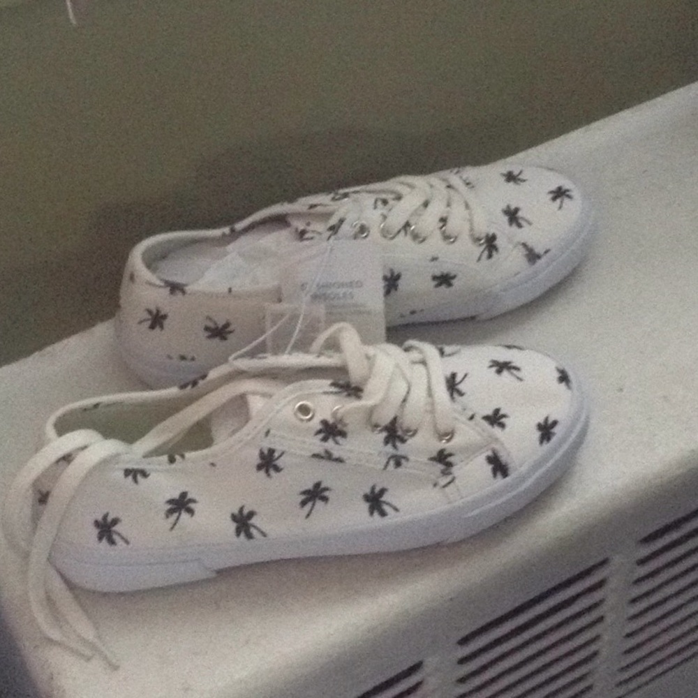 SNEAKERS FOR WEAR
